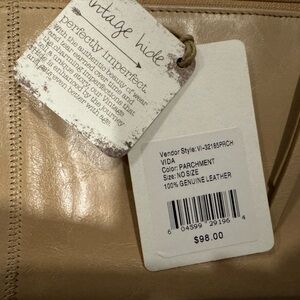 New with tags- Hobo clutch- VIDA